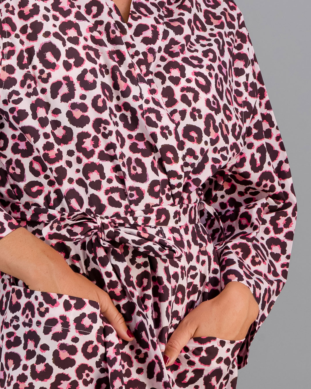 Womens Kimono Leopard Skin Pink Close - Woodstock Laundry